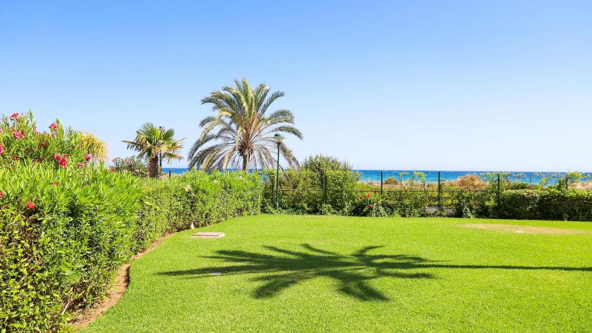 מארבלה Frontline Beach Ground Floor Apartment - Los Monteros Palm Beach