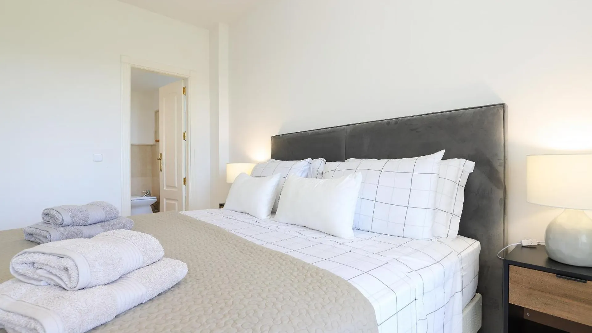 Frontline Beach Ground Floor Apartment - Los Monteros Palm Beach 마르베야 스페인