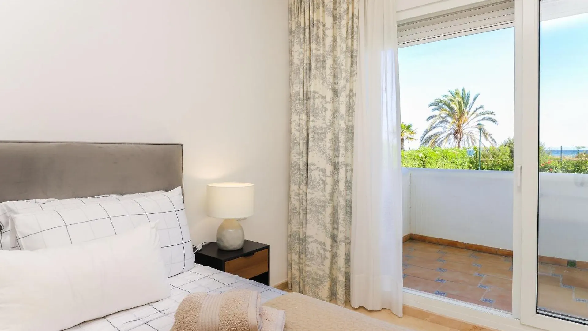 Frontline Beach Ground Floor Apartment - Los Monteros Palm Beach 마르베야 0*,